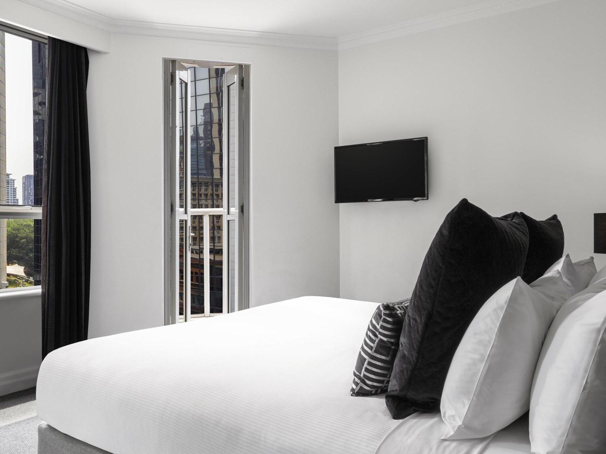 Mantra 2 Bond Street 4*